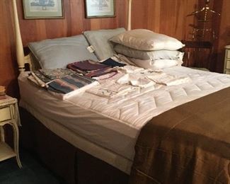 QUEEN SIZE HEADBOARD, FOOTBOARD AND SIDE RAILS