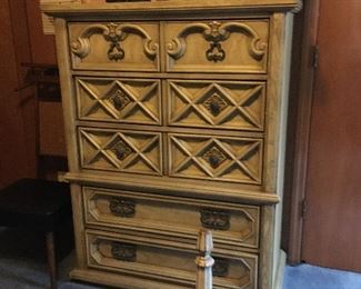 MID CENTURY CHEST OF DRAWERS, FURNITURE