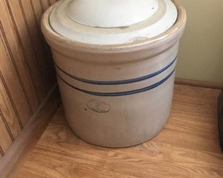 VINTAGE CROCK