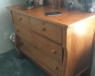 VINTAGE CHEST OF DRAWERS