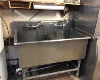 STAINLESS STEEL 2 BAY SINK