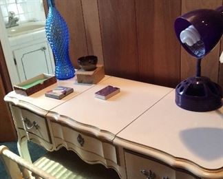 FRENCH PROVINCIAL BEDROOM SUITE