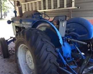 FORD 3000 TRACTOR, GOOD RUNNING CONDITION
