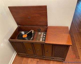 Vintage Zenith Radio / Record Player Console