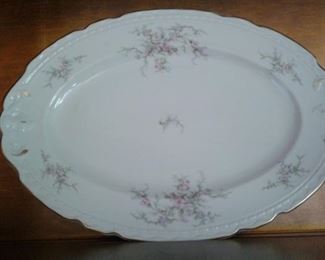 PLATTER WITH CHINA SET