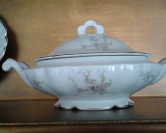 TUREEN FROM CHINA SET