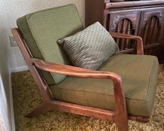 Unmarked mid century chair 