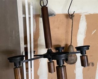 Chandelier (includes 5 glass globes) 