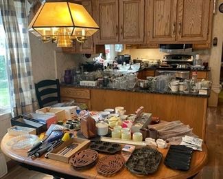 Expandable table with four chairs 