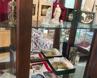 Glass, porcelain and gilded Christmas ornaments 