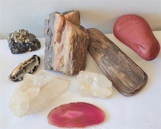 Petrified wood, crystals, dinosaur gastrolith?
