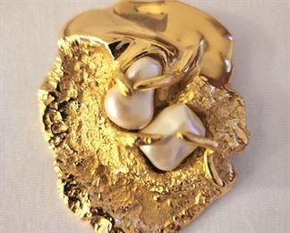 Crown Trifari Jonathan Bailey Sculpturesque brooch