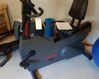 Life Cycle R7i Exercise Machine