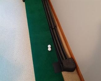 Golf Putting Green with Auto Ball Return