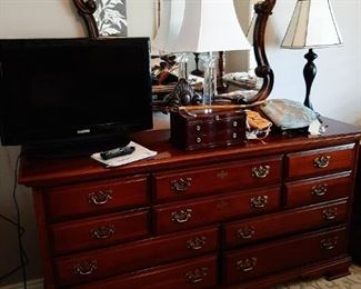 Bedroom Dresser, Separate Wall Mirror, TV, Lamps, Jewelry Box