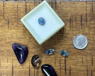 Loose stones; opal, smoky quartz, amethyst
