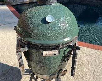 BIG GREEN EGG--GOOD CONDITION