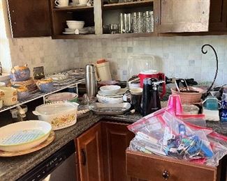 Lots of kitchen items