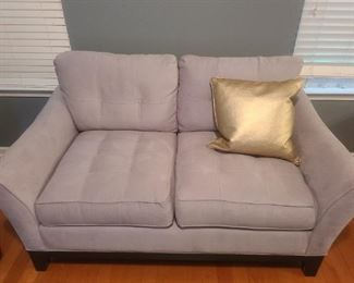 Love seat part of 3 piece