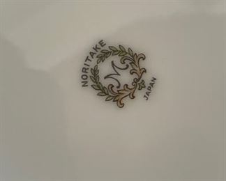 Noritake China - Set of 8 Dinner Plates. Photo 3 of 3.