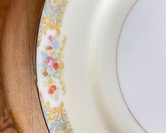 Noritake China - Set of 8 Dinner Plates. Photo 2 of 3.