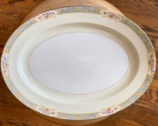 Noritake - Set of 6 Oval Luncheon Plates.