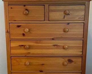 Lexington Furniture Oak Six-Drawer Bureau. Has Beaded Trim. Measures 40" W x 18" H x 52" H.