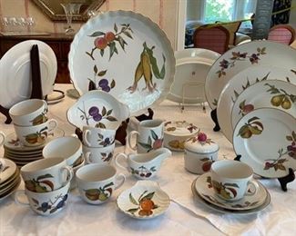 Royal Worcester Evesham Complete Service for 11. Photo 1 of 2.