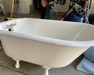 Clawfoot Tub! Photo 1 of 2.