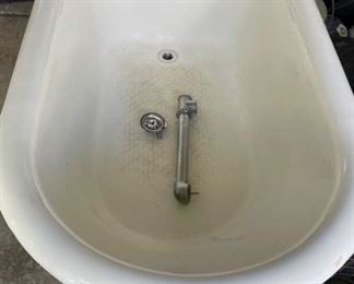 Clawfoot Tub! Photo 2 of 2.