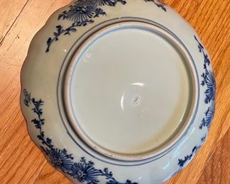 Set of 4 Antique Japanese Imari Porcelain Scallop-Edge Plates. Measures 9.5" D. Photo 2 of 3.