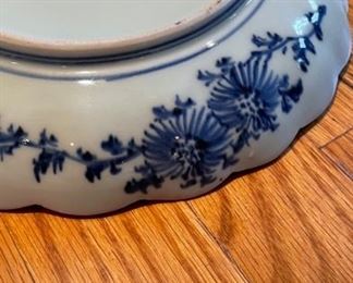 Set of 4 Antique Japanese Imari Porcelain Scallop-Edge Plates. Measures 9.5" D. Photo 3 of 3.