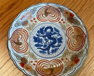 Antique Japanese Imari Plate. Measures 8.5" D. Photo 1 of 2.