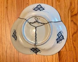 Pair of Japanese Cloverleaf Imari Plates. Each measures 9.5" D. Photo 3 of 3.