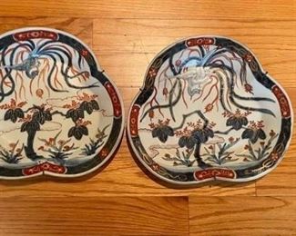 Pair of Japanese Cloverleaf Imari Plates. Each measures 9.5" D. Photo 1 of 3.