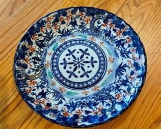Antique Japanese Imari Plate. Measures 9" D. Photo 1 of 2.