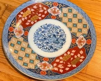 The Smithsonian Institute. Set of 8 Imari Plates. Photo 1 of 2.