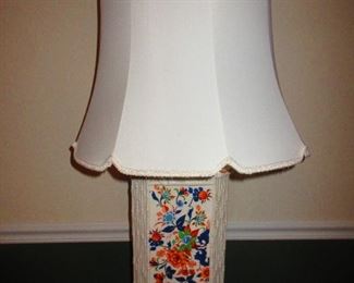 Asian floral porcelain table lamp