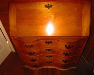 Serpentine front desk