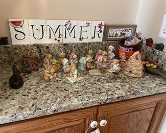 . . . Cherished Teddies