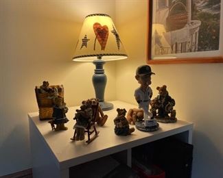 . . . cute lamp and Boyd's Bears