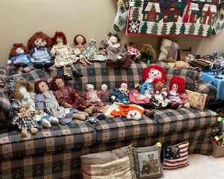 . . . a great Raggedy Ann collection and Christmas quilt