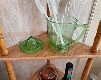 Green Vaseline Glass 4 cup measuring cup & Juicer