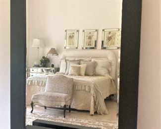 Extra large mirror; black tray