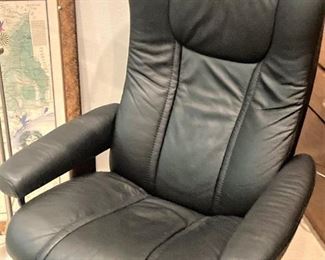 Stressless comfort - Ekornes chair and ottoman