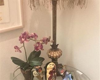 Small table; lamp; knick knacks