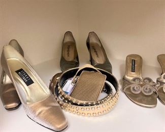 Selections in gold tones