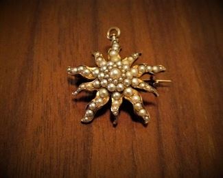 Vintage seed pearl starfish brooch/pendant