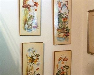 Coby bathroom frog plaques