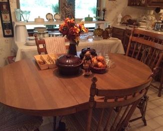 Tell City table with black iron base includes 6 chairs